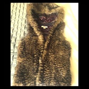 Mossimo faux fur hooded vest
